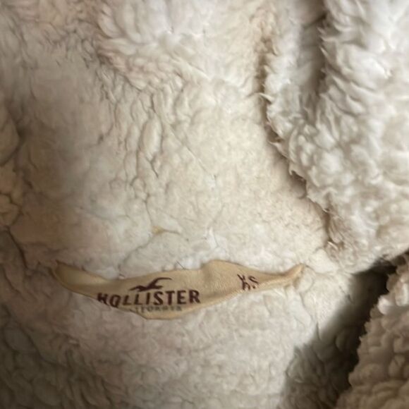 HOLLISTER navy blue Sherpa lined hooded puffer vest, size XS - Picture 5 of 5